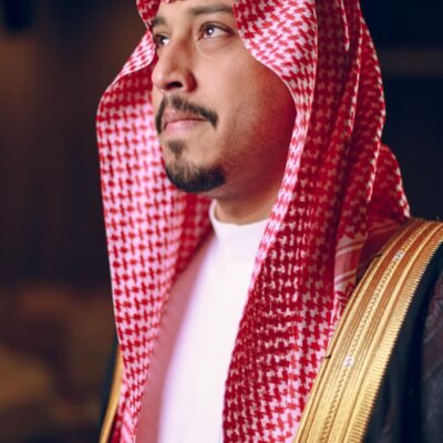 مدرب سعودي بالزي التقليدي